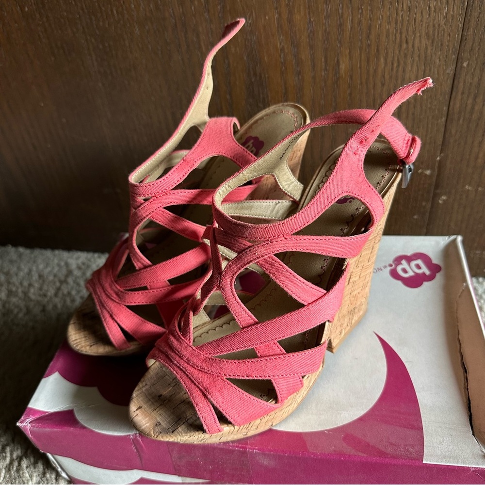 Coral sandal wedges